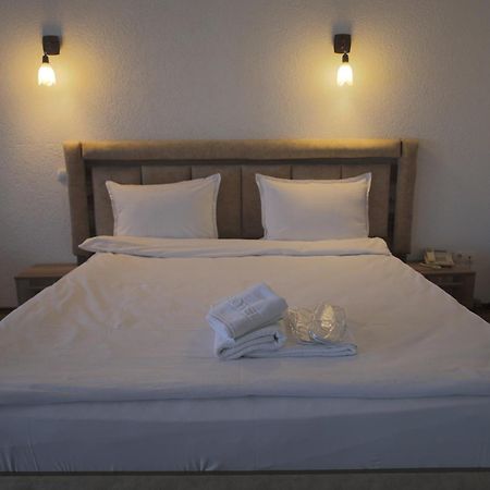 Hotel Denis プリシュティナ エクステリア 写真