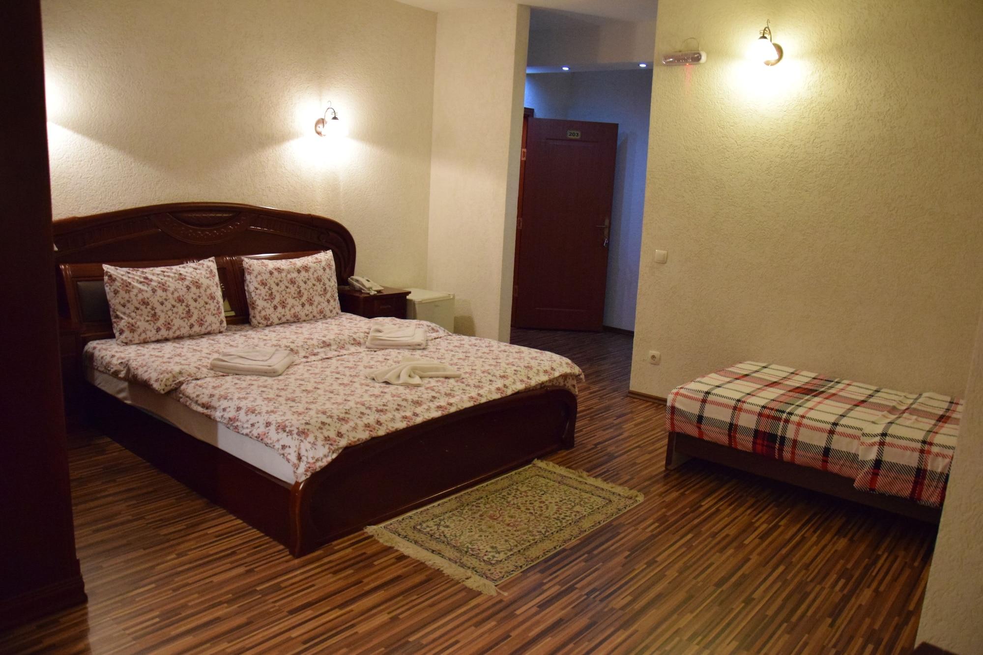 Hotel Denis プリシュティナ エクステリア 写真
