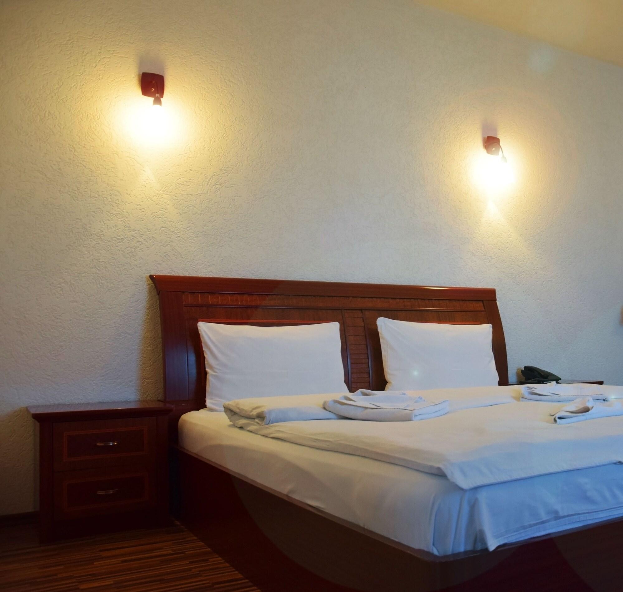 Hotel Denis プリシュティナ エクステリア 写真