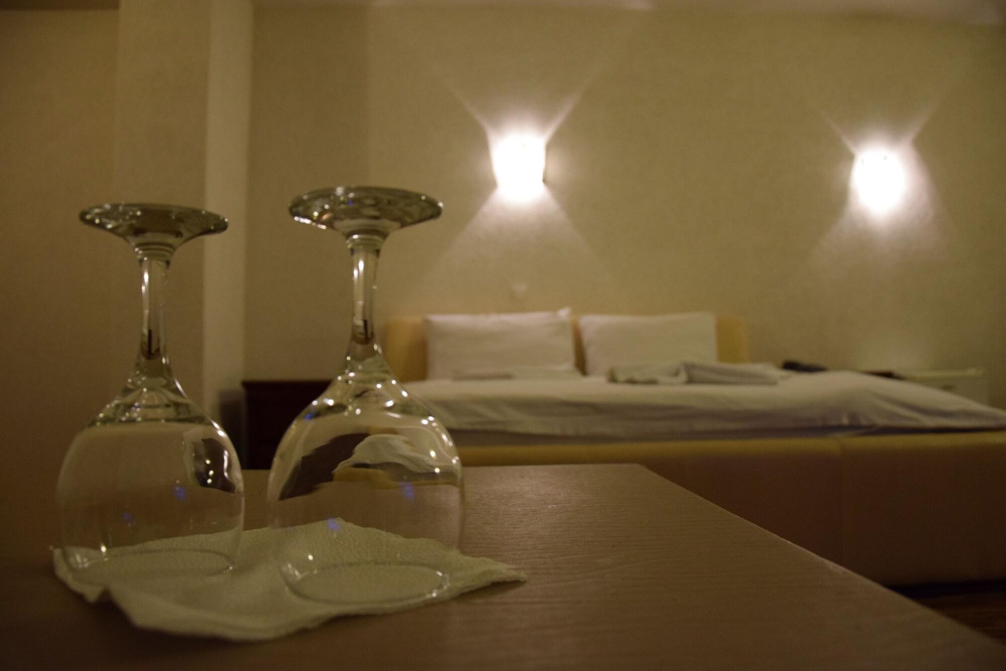 Hotel Denis プリシュティナ エクステリア 写真