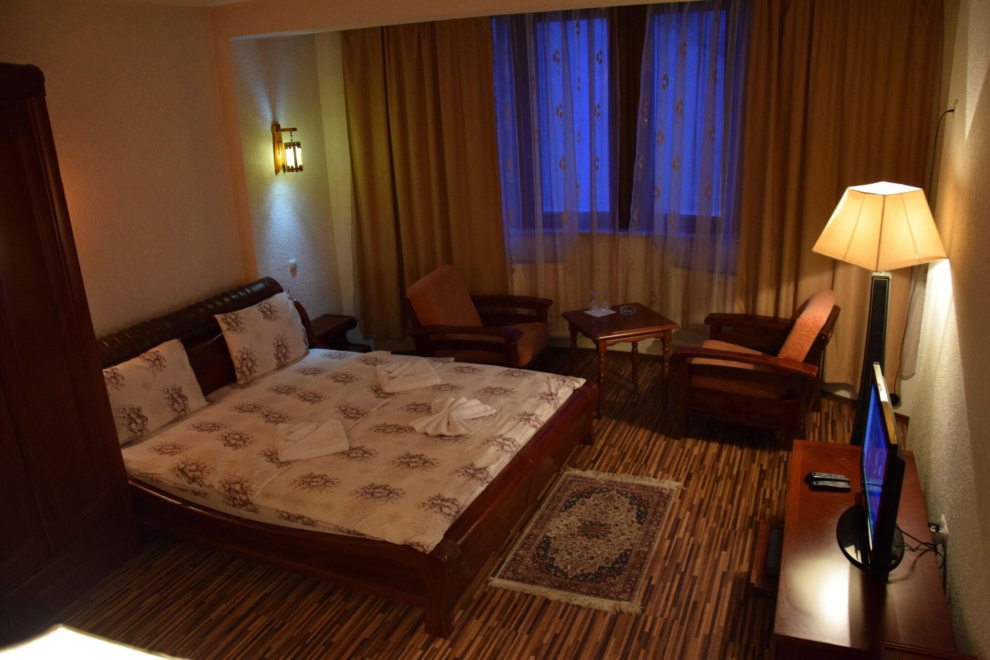 Hotel Denis プリシュティナ エクステリア 写真
