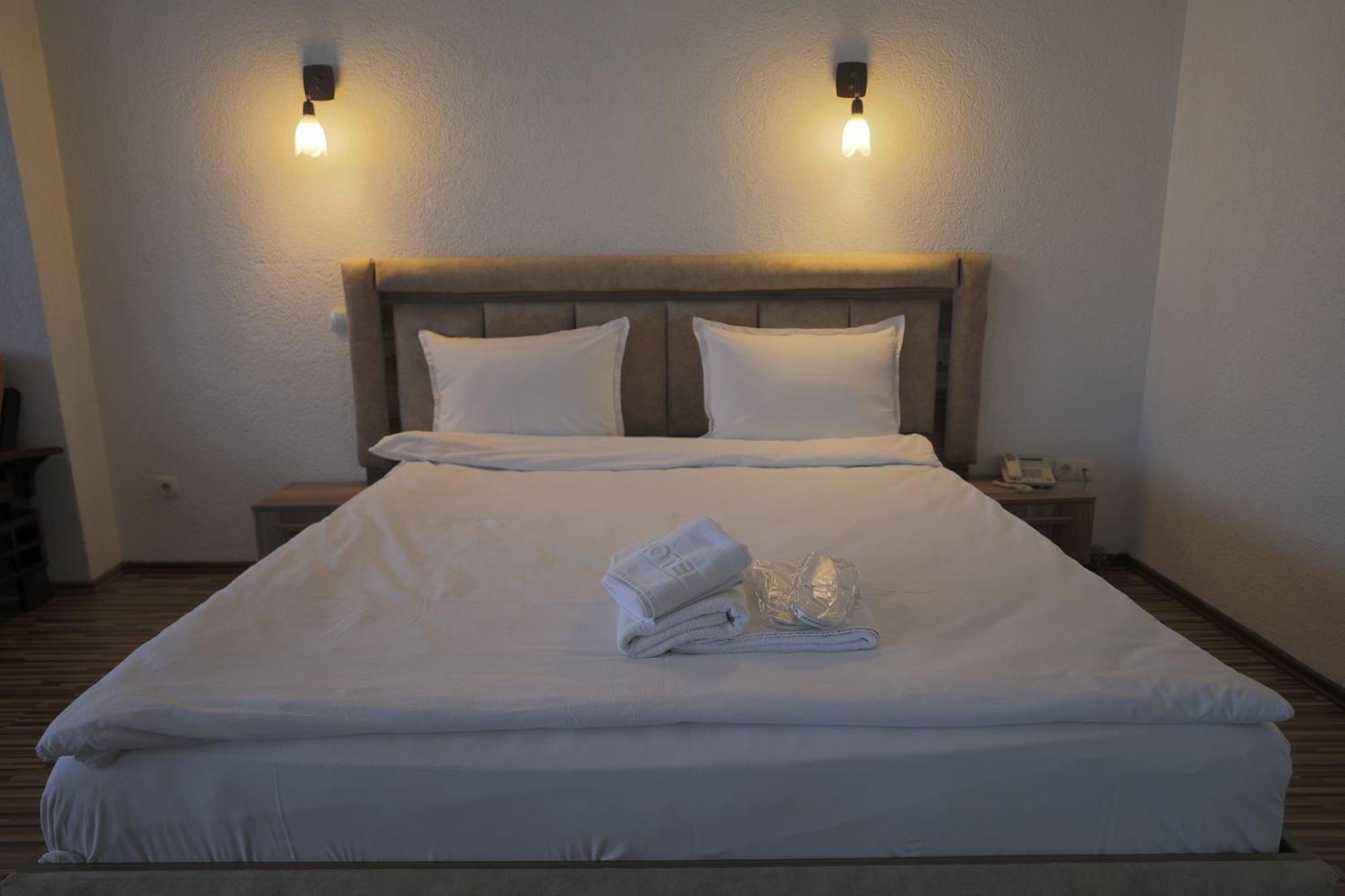 Hotel Denis プリシュティナ エクステリア 写真