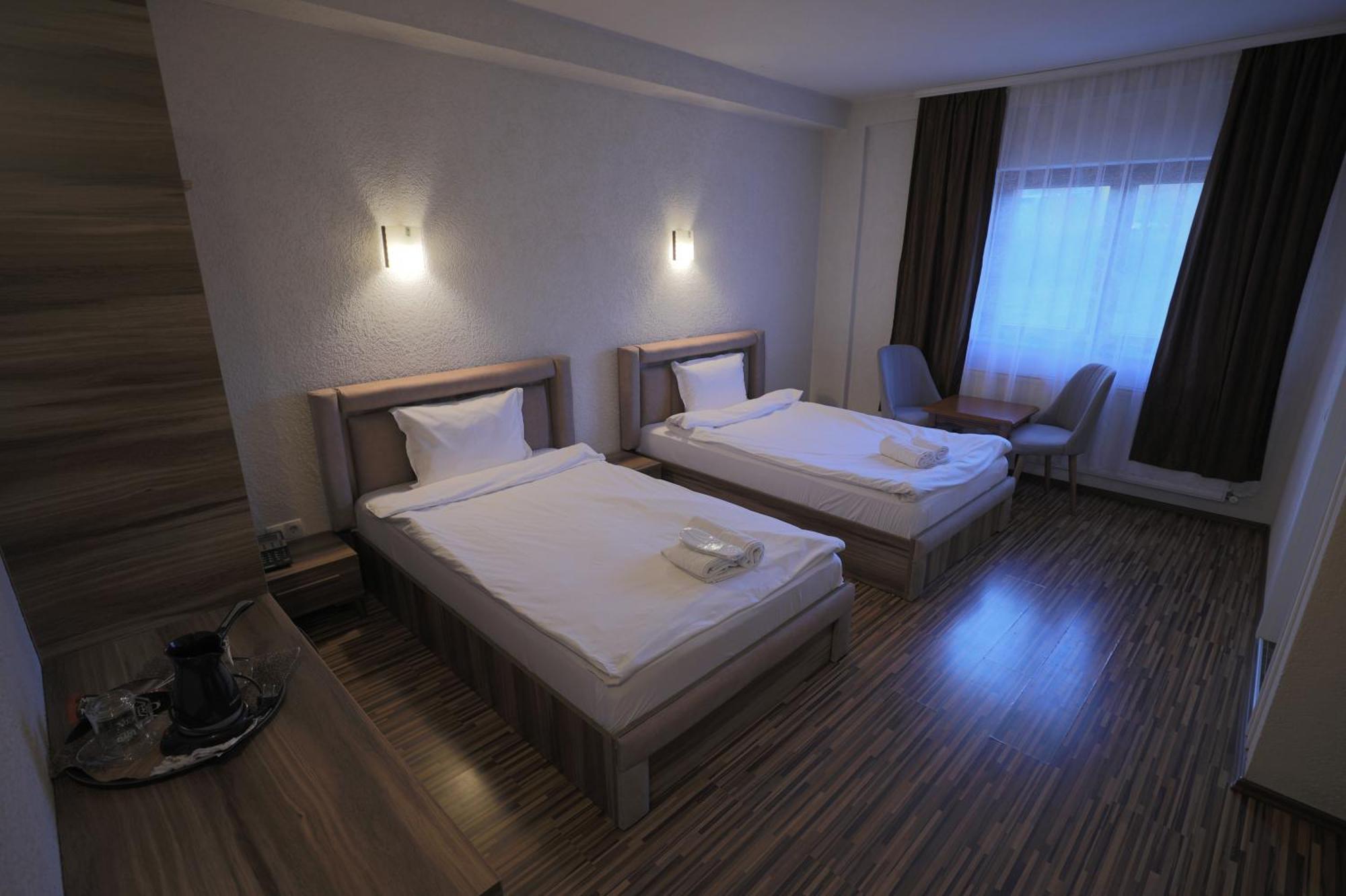 Hotel Denis プリシュティナ エクステリア 写真