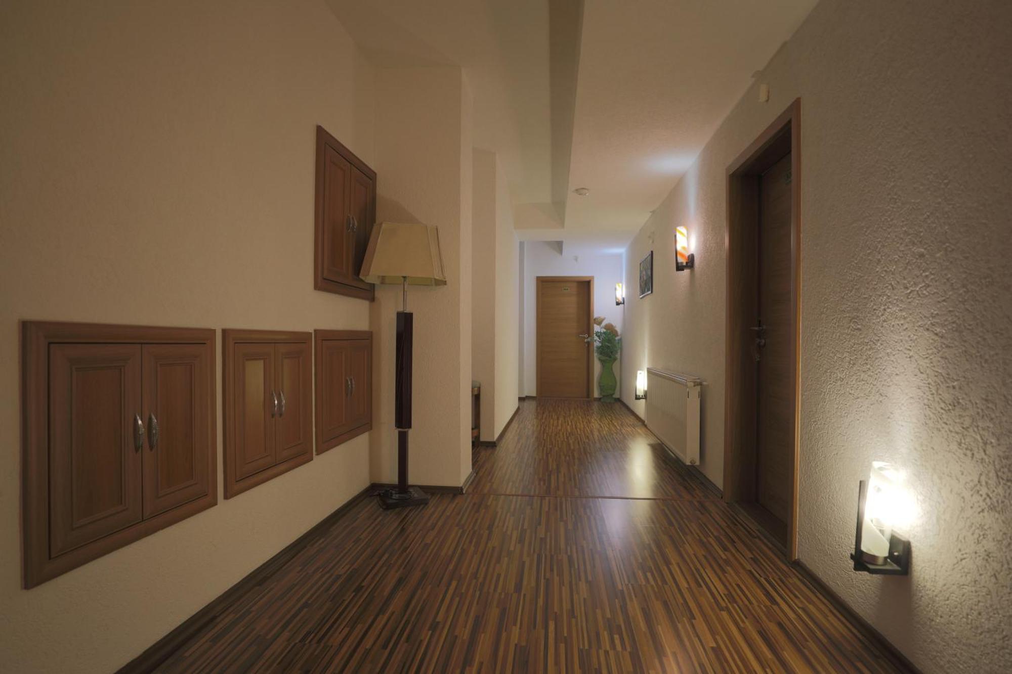 Hotel Denis プリシュティナ エクステリア 写真