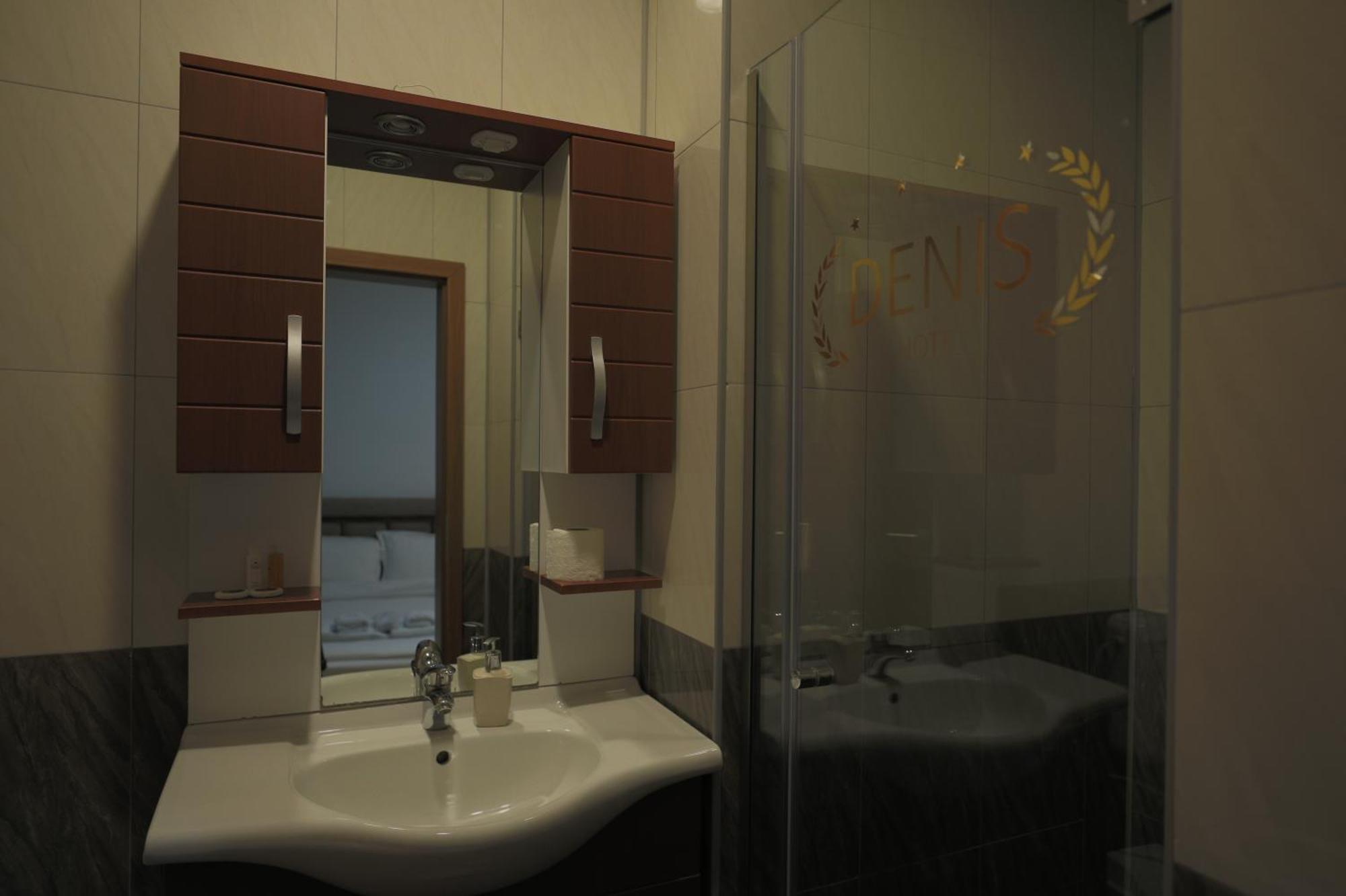 Hotel Denis プリシュティナ エクステリア 写真