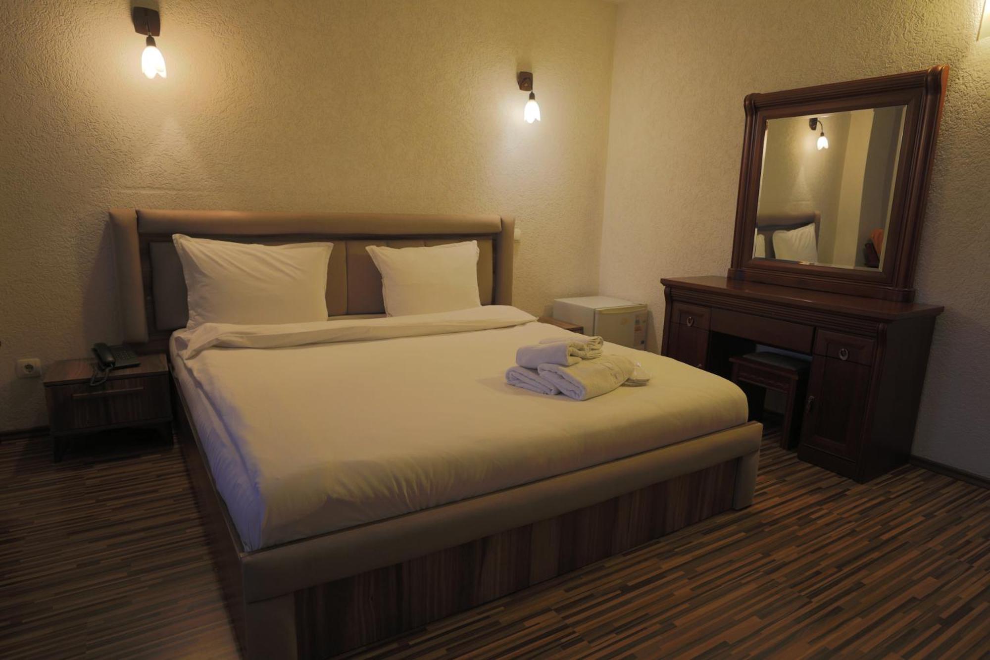 Hotel Denis プリシュティナ エクステリア 写真