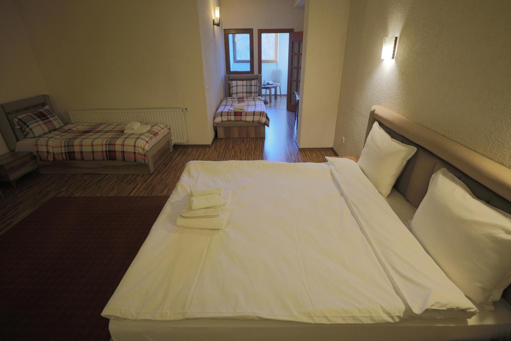 Hotel Denis プリシュティナ エクステリア 写真